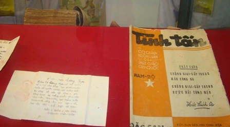 Chùm ảnh: Triển lãm và Hội thảo về “Quốc chúa - Bồ tát Nguyễn Phúc Chu” ảnh 32 5hoithao22-8.JPG