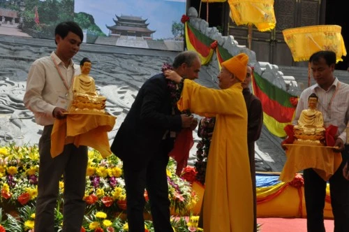 Ninh Bình: Đoàn đại biểu UNESCO thế giới thăm chùa Bái Đính ảnh 12 Ninh Bình: Đoàn đại biểu UNESCO thế giới thăm chùa Bái Đính ảnh 12