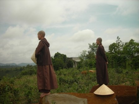 anh Thien than quet la.JPG