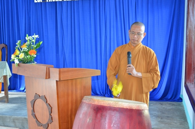 DSC_2352_TT Thich PhuoC Minh hieu truong truong PH Quang Nam Khai giang nam hoc moi.JPG