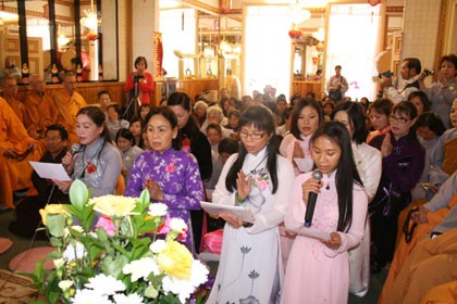 Đại lễ Vu Lan tại chùa Linh Sơn Vương quốc Anh ảnh 2 (87)a2.jpg