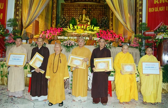 Kiên Giang: Ban Trị sự THPG tổ chức khai giảng khóa IV trung cấp Phật học ảnh 9