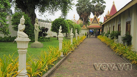 Đường dẫn vào Hoàng Cung