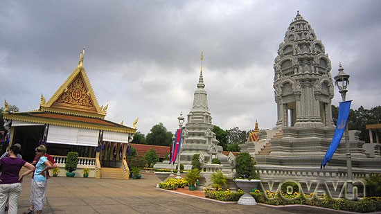 Những công trình kiến trúc khác trong khu vực Hoàng Cung và chùa Bạc Những công trình kiến trúc khác trong khu vực Hoàng Cung và chùa Bạc