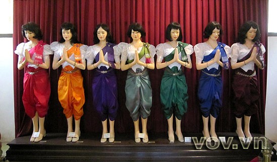 Trang phục của các cung nữ trong một tuần trưmg bày tại cung điện Đồng Trang phục của các cung nữ trong một tuần trưmg bày tại cung điện Đồng