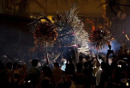 Châu Á nô nức đón mừng Tết Trung thu ảnh 13