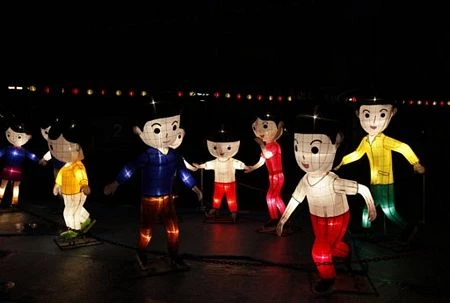 Châu Á nô nức đón mừng Tết Trung thu ảnh 15