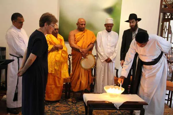 Buổi lễ tại tư dinh bà Đại sứ.jpg