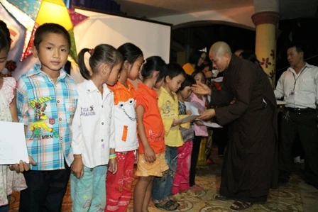 Trung thu 2011 (242).JPG