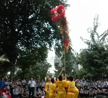 Khắp nơi vui hội trăng rằm ảnh 6 múa lân gđpt đức trí.JPG
