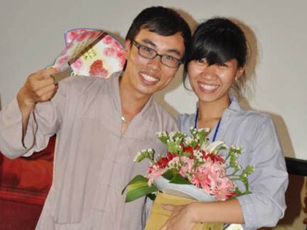 Hà Tùng Long cùng bạn tu ở chùa Bằng Hà Tùng Long cùng bạn tu ở chùa Bằng
