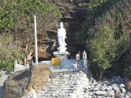 phóng u_ b_a bãi ngay tr__c t__ng Ph_t bà Quan Th_ Âm.JPG