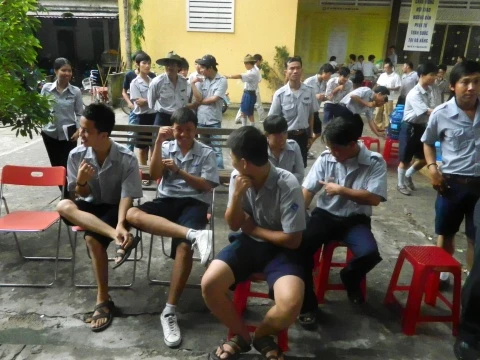 6.đợi  chờ gọi  tên hiến máu.JPG