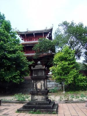 Tượng chùa Quỳnh Lâm và "đệ nhất Thiên Nam tứ đại khí" ảnh 1 thap_chua.jpg