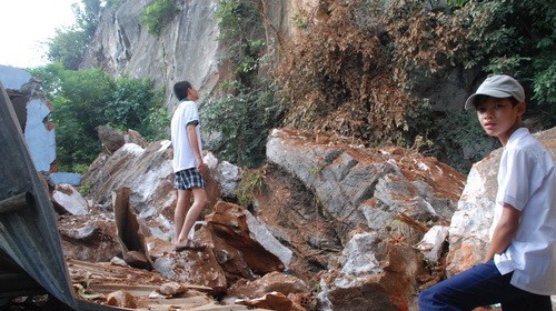 Lở Ngũ Hành Sơn ảnh 1 1aNHS519785.jpg