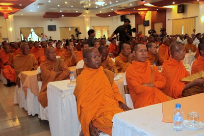 Phó Thủ tướng Vũ Văn Ninh dự lễ hội Sene Đôn ta của đồng bào Khmer