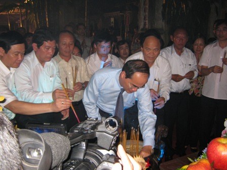 Chùa Kim Sơn (Hà Nội): Nơi an nghỉ của hàng ngàn nghĩa quân Tây Sơn ảnh 3 niem huong_1.jpg