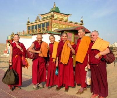 Đức Phật và những Tỳ-kheo-ni ảnh 1 3-Van hoa 442-tr 18-19.jpg