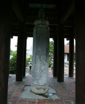 Hoa sen trên thạch trụ trong khu di tích Hoa Lư (Ninh Bình) - Ảnh: Hoài Linh Hoa sen trên thạch trụ trong khu di tích Hoa Lư (Ninh Bình) - Ảnh: Hoài Linh