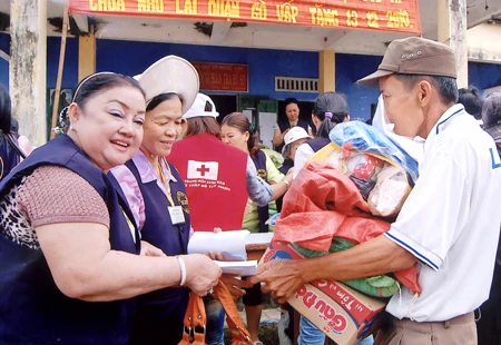 Chị Ba Sương của người nghèo ảnh 1