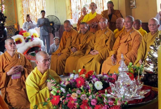 Giữa khoảnh khắc quá khứ, hiện tại và tương lai, tất cả Tăng ni, Phật tử cùng tâm nguyện cho Quốc thái dân an, mong phúc đức của Đức Phật tỏa sáng, cứu giúp con người thoát khỏi khổ đau, tìm thấy bến bờ bình yên