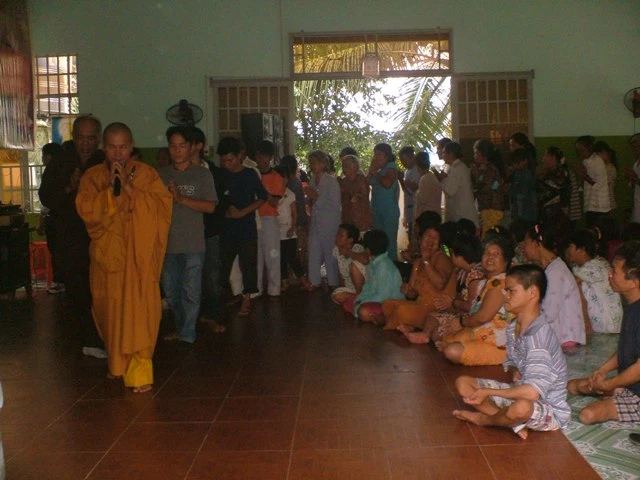 Hội Từ thiện - Ấn tống Duyên lành đến với bệnh nhân Chánh Phú Hòa ảnh 1 DSCF2493.JPG
