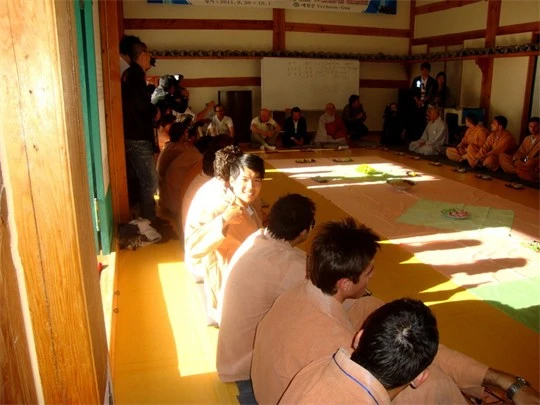 cac-thi-sinh-duoc-su-phu-gap-go-va-giang-day.jpg