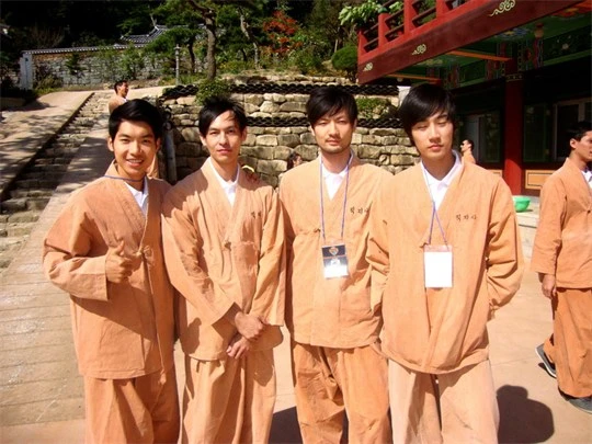 tat-ca-thi-sinh-deu-mac-do-dong-phuc-theo-chua-Yeoncheon2.jpg
