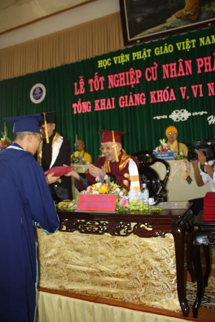 7thaytrinanghue.JPG