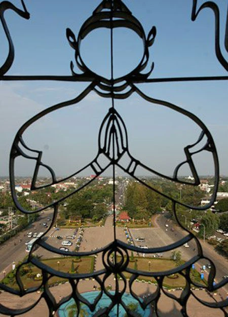 Rực rỡ thành phố "Mặt trăng" ảnh 5