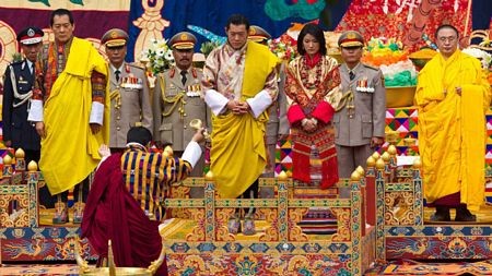 Nguyên thủ quốc gia trẻ nhất thế giới cưới thường dân ảnh 4