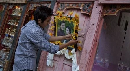 Nguyên thủ quốc gia trẻ nhất thế giới cưới thường dân ảnh 17