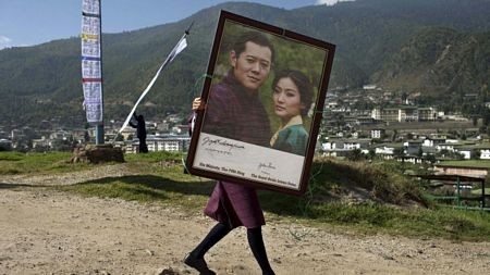 Nguyên thủ quốc gia trẻ nhất thế giới cưới thường dân ảnh 18