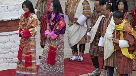 Nguyên thủ quốc gia trẻ nhất thế giới cưới thường dân ảnh 3