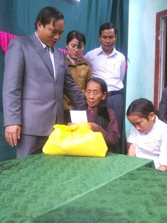 ngôi nhà chỉ hai bà cháu lầm lũi bên nhau.jpg