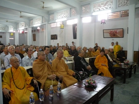 TP.HCM: Mừng khánh tuế lần thứ 94 của Trưởng lão Hòa thượng Thích Minh Châu ảnh 7 DSCN1786-1.JPG