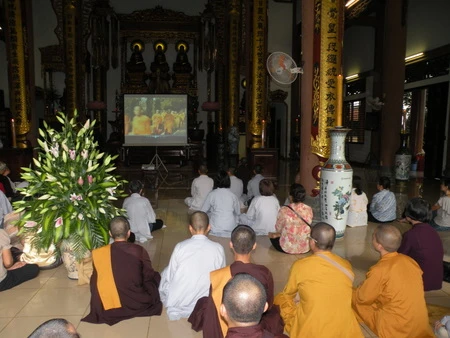 TP.HCM: Mừng khánh tuế lần thứ 94 của Trưởng lão Hòa thượng Thích Minh Châu ảnh 10 DSCN1879-1.JPG