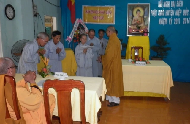 Tân ban đại diện nhiệm kỳ 2011-2016 ra mắt.JPG
