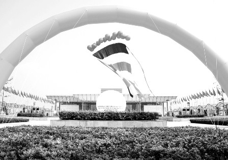 la co phat giao tai TTHNQG.JPG