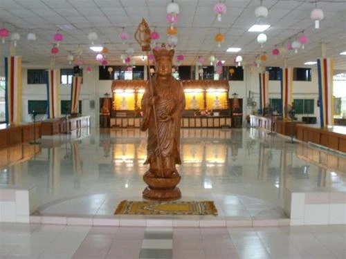 Đi học thiền ở Pengerang, Tin tức trong ngày, 