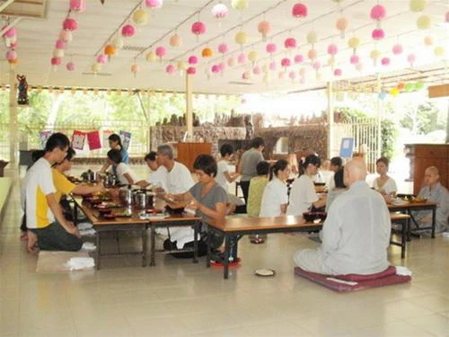 Đi học thiền ở Pengerang, Tin tức trong ngày, 