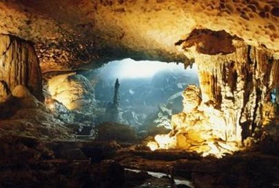 Ngắm và bầu chọn cho vịnh Hạ Long ảnh 8 images49105_Hang dau go thuoc quan the vinh Ha Long.jpg