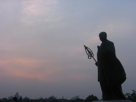 Xuanzang_Da_Yan_Ta_statue.jpg