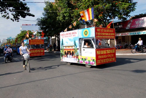 Vũng Tàu: Diễu hành xe hoa chào mừng 30 năm ngày thành lập GHPGVN ảnh 1