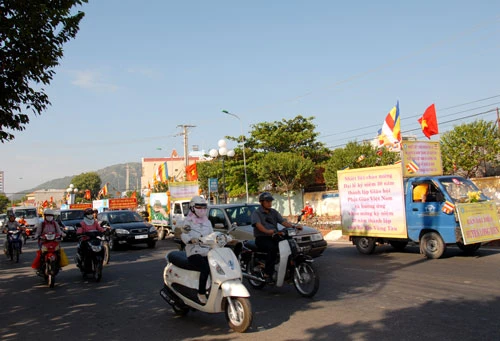 Vũng Tàu: Diễu hành xe hoa chào mừng 30 năm ngày thành lập GHPGVN ảnh 3