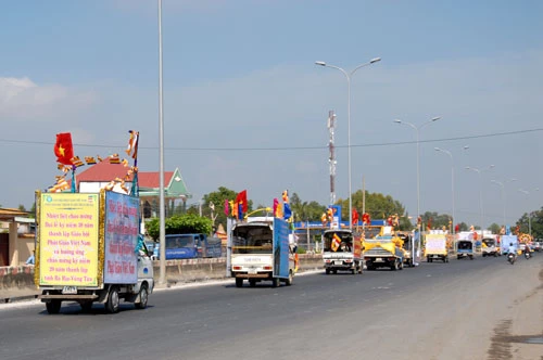 Vũng Tàu: Diễu hành xe hoa chào mừng 30 năm ngày thành lập GHPGVN ảnh 4