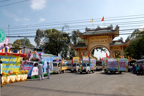 Vũng Tàu: Diễu hành xe hoa chào mừng 30 năm ngày thành lập GHPGVN ảnh 5