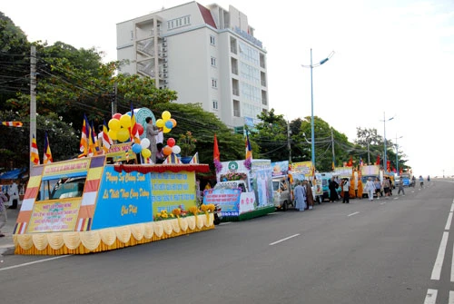 Vũng Tàu: Diễu hành xe hoa chào mừng 30 năm ngày thành lập GHPGVN ảnh 7