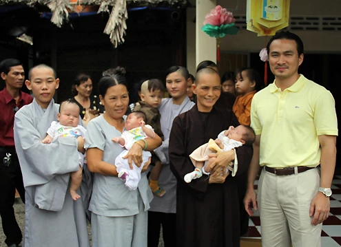 Diễn viên Chi Bảo góp mặt trong chuyến đi này.