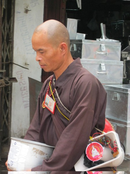 Loạn sư đi xin tiền ảnh 1 Loạn sư đi xin tiền ảnh 1